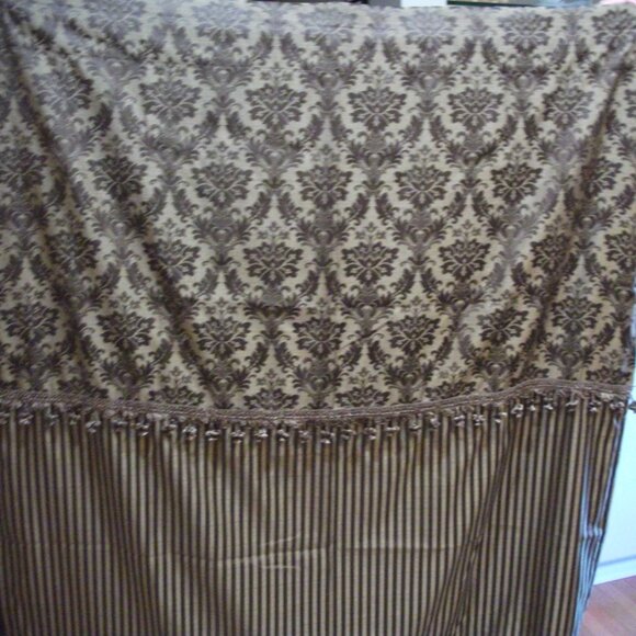 Set (2) Curtain panel drapes 84" x 53.5" - Picture 3 of 9